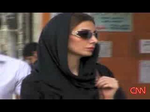 Undercover fashion in Iran نمایش مد زیرزمینی در ایران