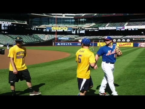 David Wright - 9/15/13: Mets third baseman David Wright plays catch with Newtown baseball players at Citi Field Check out http://MLB.com/video for more! About MLB.com: Abou...