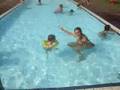 con valen en la pileta!