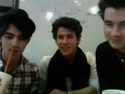 Jonas Brothers Discuss Farting - Live Chat 2/21/09