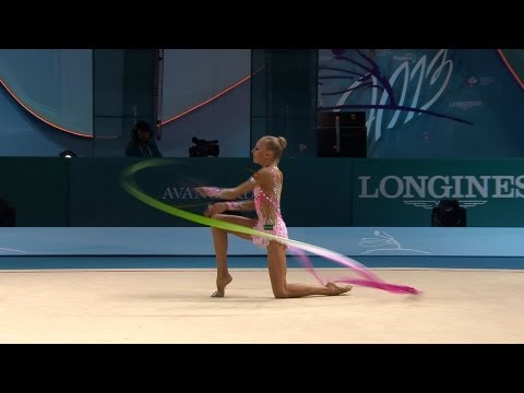 Rhythmic - FIG Official -- World Championships Kiev. Qualifications Ribbon : 18.400 (Difficulty : 9.300, Execution : 9.100). She's perfect, on a melody of old Paris... ...