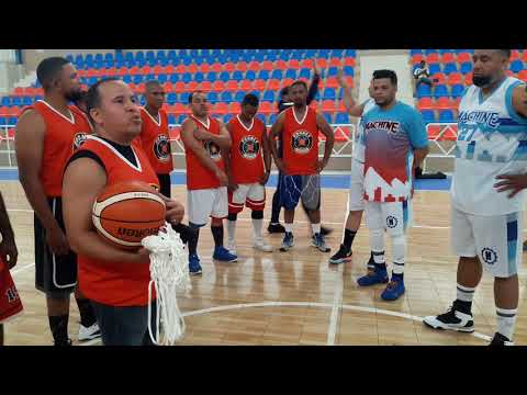 Los Drones de Nagua reciben un Balon del equipo de Puerto Rico