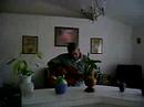 gaby tocando quitarra