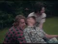 Tipos hacen volar a su amigo borracho