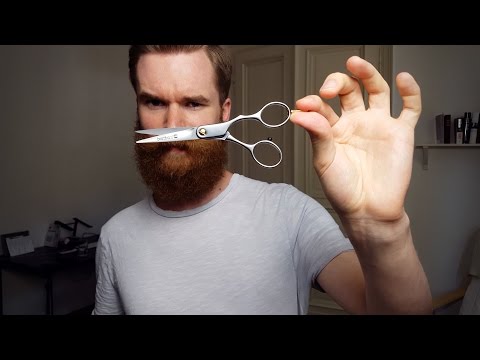 Bart trimmen mit einer Bartschere.