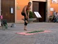 piedi nudi nei vetri rotti a persiceto, artisti di strada piedi nudi nei vetri rotti a persiceto, artisti di strada