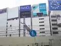 This is 新宿、靖国通り...この雑然とした雰囲気@サブナードの上1
