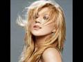 Kelly-Clarkson-Behin