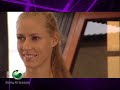 ana ivanovic y elena dementieva inauguran el sony ericsson championships de doha con un partido en una isla desierta
- ana ivanovic y  elena dementieva jugaron un hist�rico partido en una isla desierta de la bah�a de doha
- sony ericsson continua aportando innovaci�n a los deportes, llevando el tenis femenino m�s all� de las tradicionales pistas y situ�ndolo en lugares en los que nunca antes hab�a estado.

madrid, 3 de noviembre 2008  para marcar el inicio del prestigioso torneo sony ericsson championships en doha, qatar, sony ericsson organiz� un partido de tenis �nico en un lugar en el que nunca antes se ha jugado: una isla desierta. con el impresionante tel�n de fondo del horizonte de doha, ana ivanovic y elena dementieva pelotearon en una r�plica de pista de tenis, construida especialmente para la ocasi�n, en palm island en medio de la bah�a de doha en el golfo p�rsico.

despu�s del partido, la campeona del torneo 2008 de roland garros ana ivanovic ha comentado: ha sido una forma muy divertida de empezar el torneo sony ericsson championships; fue espectacular e inusual encontrarme jugando al tenis en una isla desierta con nadie m�s excepto elena y los recoge pelotas. estoy deseando jugar el campeonato aqu� en doha y que el final de la temporada 2008 sea fant�stico.

el torneo sony ericsson championships es el prestigioso final del tour anual sony ericsson wta; en �l juegan las mejores ocho tenistas individuales del mundo y los cuatro mejores equipos de dobles que compiten por el t�tulo y una parte del premio econ�mico de 4.45 milliones de d�lares. tenistas de once pa�ses distintos (australia, rep�blica checa, jap�n, rusia, serbia, eslovenia, espa�a, estados unidos y zimbabwe) competir�n por terminar la temporada en lo m�s alto.

 este ha sido un modo maravilloso de celebrar el inicio del sony ericsson championships. todas las jugadoras han jugado de manera brillante a lo largo de la temporada y se han ganado la oportunidad de luchar por este t�tulo, ha comentado aldo liguori, corporate vice presiden y head of global communications & pr.  estamos  comprometidos con la innovaci�n y con introducir actividades �nicas en el tenis femenino para continuar atrayendo nuevos fans y ampliar el atractivo de este deporte. ha sido un a�o estupendo para el sony ericsson wta tour y espero que a trav�s de eventos como este podamos atraer m�s fans al tour y a la emocionante perspectiva de la temporada 2008.
esta proeza incluy� una r�plica de pista de tenis construida en palm island, similar a la pista en el estadio khalifia donde los torneos del sony ericsson championships se est�n jugando. 

el sony ericsson championships se jugar� desde el 4 hasta el 9 de noviembre y las integrantes del torneo ya han sido definidas: jelena jankovic (srb), dinara safina (rus), serena williams (usa), elena demeniteva (rus), ana ivanovic (srb), svetlana kuznetsova (rus), venus williams (usa) y  vera zvonereva (rus) competir�n todas por la corona individual. las jugadoras de dobles: cara black (zim) - liezel huber (usa); anabel medina garrigues (spn)  virginia ruano pascual (spn); kveta peschke (cze) - rennae stubbs (aus); y katarina srebotnik (slo)-  ai sugiyama (jpn) competir�n por el t�tulo de dobles.

el sony ericsson championships se jugar� en doha, qatar los tres pr�ximos a�os, despu�s de haberse jugado en madrid los �ltimos dos a�os, siendo justine henin quien gan� el t�tulo en 2007.