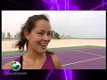 ana ivanovic y elena dementieva inauguran el sony ericsson championships de doha con un partido en una isla desierta
- ana ivanovic y  elena dementieva jugaron un hist�rico partido en una isla desierta de la bah�a de doha
- sony ericsson continua aportando innovaci�n a los deportes, llevando el tenis femenino m�s all� de las tradicionales pistas y situ�ndolo en lugares en los que nunca antes hab�a estado.

madrid, 3 de noviembre 2008  para marcar el inicio del prestigioso torneo sony ericsson championships en doha, qatar, sony ericsson organiz� un partido de tenis �nico en un lugar en el que nunca antes se ha jugado: una isla desierta. con el impresionante tel�n de fondo del horizonte de doha, ana ivanovic y elena dementieva pelotearon en una r�plica de pista de tenis, construida especialmente para la ocasi�n, en palm island en medio de la bah�a de doha en el golfo p�rsico.

despu�s del partido, la campeona del torneo 2008 de roland garros ana ivanovic ha comentado: ha sido una forma muy divertida de empezar el torneo sony ericsson championships; fue espectacular e inusual encontrarme jugando al tenis en una isla desierta con nadie m�s excepto elena y los recoge pelotas. estoy deseando jugar el campeonato aqu� en doha y que el final de la temporada 2008 sea fant�stico.

el torneo sony ericsson championships es el prestigioso final del tour anual sony ericsson wta; en �l juegan las mejores ocho tenistas individuales del mundo y los cuatro mejores equipos de dobles que compiten por el t�tulo y una parte del premio econ�mico de 4.45 milliones de d�lares. tenistas de once pa�ses distintos (australia, rep�blica checa, jap�n, rusia, serbia, eslovenia, espa�a, estados unidos y zimbabwe) competir�n por terminar la temporada en lo m�s alto.

 este ha sido un modo maravilloso de celebrar el inicio del sony ericsson championships. todas las jugadoras han jugado de manera brillante a lo largo de la temporada y se han ganado la oportunidad de luchar por este t�tulo, ha comentado aldo liguori, corporate vice presiden y head of global communications & pr.  estamos  comprometidos con la innovaci�n y con introducir actividades �nicas en el tenis femenino para continuar atrayendo nuevos fans y ampliar el atractivo de este deporte. ha sido un a�o estupendo para el sony ericsson wta tour y espero que a trav�s de eventos como este podamos atraer m�s fans al tour y a la emocionante perspectiva de la temporada 2008.
esta proeza incluy� una r�plica de pista de tenis construida en palm island, similar a la pista en el estadio khalifia donde los torneos del sony ericsson championships se est�n jugando. 

el sony ericsson championships se jugar� desde el 4 hasta el 9 de noviembre y las integrantes del torneo ya han sido definidas: jelena jankovic (srb), dinara safina (rus), serena williams (usa), elena demeniteva (rus), ana ivanovic (srb), svetlana kuznetsova (rus), venus williams (usa) y  vera zvonereva (rus) competir�n todas por la corona individual. las jugadoras de dobles: cara black (zim) - liezel huber (usa); anabel medina garrigues (spn)  virginia ruano pascual (spn); kveta peschke (cze) - rennae stubbs (aus); y katarina srebotnik (slo)-  ai sugiyama (jpn) competir�n por el t�tulo de dobles.

el sony ericsson championships se jugar� en doha, qatar los tres pr�ximos a�os, despu�s de haberse jugado en madrid los �ltimos dos a�os, siendo justine henin quien gan� el t�tulo en 2007.