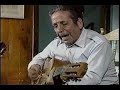 Estuve buscando material de don Roberto Parra en youtube y no encontré mucho así que decidí subir este video en honor al gran músico. Es un extracto del documental 