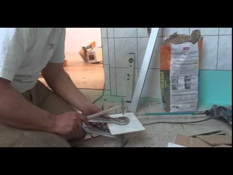 Loch in Fliese hauen