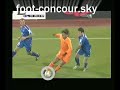 Ronaldinho petit pont + passe aveugle pour messi