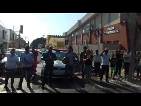 População faz manifestação por mais segurança no município de Mineiros (GO) - Part. 4