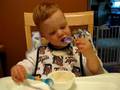 videos de Nolan Feeding Himself