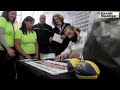 s�bastien chabal �tait jeudi � niort � l'occasion de la 85e foirexpo dont le double th�me est le rugby et l'australie, pour rencontrer ses fans et signer des...