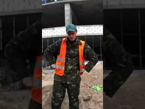 Świeżak i jego pierwszy dzień na budowie! Gość nie mógł ogarnąć polecenia od majstra :D