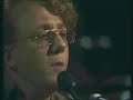 actuaci�n de hilario camacho en tv 1988 - las pinturas son de octavio colis hechas para la ocasi�n -gracias a plomez por la info