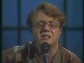 actuaci�n de hilario camacho en tv 1988 - las pinturas son de octavio colis hechas para la ocasi�n -gracias a plomez por la info