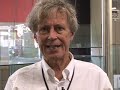 O prof da universidade de Toronto esteve me outubro na ESPM.Derrick de Kerckhove é Diretor do McLuhan Program in Culture and Technology da Universidade de Toronto(Canadá). Trabalhou por mais de dez anos com Marshall McLuhan e é considerado um de seus principais herdeiros intelectuais. Leciona e realiza pesquisas e sobre os impactos das novas tecnologias de informação nas práticas comunicacionais, cognitivas e culturais contemporâenas. É autor de inúmeros livros, dentre os quais 