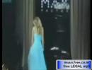 carmen electra falls on runway