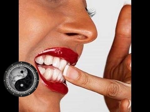 how to quickly whiten your teeth at home