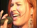 Amber-performs-accus