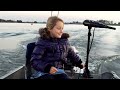 Een avondje vissen op de Lek samen met Piet from Holland !
Daar komen we een boot met pech tegen ! dat wordt dus helpen ! en Fleur begeleid ze ! Gewoon een relaxe filmpje !
