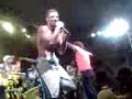 moisés no palco do ensaio da timbalada!