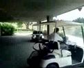 Crousse met de golfkar