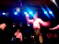 KLAZYKEROZ CON 2 BAILARINES MAS