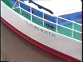 Modellschiffe-Segelschiff passiert Vorderkajütboot Müritz