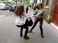 EN SORTANT DU METROP