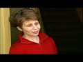 sjaak bral in kro's ook dat nog!

ernst lissauer
vanaf zondag 9 september is ook dat nog! terug. in de eerste uitzending brengt men onder meer een hommage aan sylvia millecam die op 19 augustus j.l. is overleden. twaalf jaar ook dat nog!, twaalf jaar sylvia in vogelvlucht. ook dat nog! krijgt een nieuw terugkomend gezicht, sjaak bral. wekelijks probeert deze haagse stand up comedian en cabaretier in 'een zaak voor sjaak' een consumenten-probleem op te lossen. streng doch rechtvaardig, met humor als belangrijkste wapen.