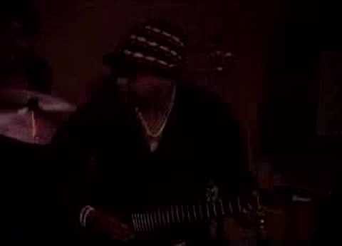 Shiko Mawatu CLOSE-UP guitar playing on L'Infidelite Mado!! Shiko Mawatu CLOSE-UP guitar playing on L'Infidelite Mado!!