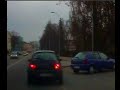 Białystok. Blondynka wymusza fordem ka pierwszeństwo. Ma pecha. Nagrała ją policyjna kamera.