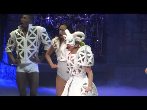 Lady gaga - Lady Gaga Bad Romance Live Montreal 2013 HD 1080P.
