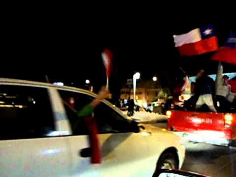 Así celebraron algunos chilenos el rescate de los mineros