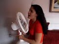 Ju cantando Hóri no ventilador