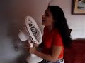 Ju cantando Hóri no ventilador
