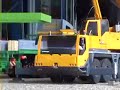 grue Liebherr LTM1100 et camion Friderici radiocommandés