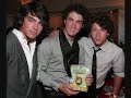 nick-jonas-a-little-bit-longer-no-screaming-fan-hq.html