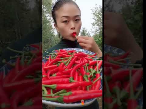 Quái... như mình ăn hoa quả :)) Thấy là đã chảy hết nước mắt nước mũi rồi =))