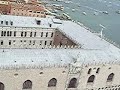 Pohled ze zvonice na kousek Baziliky a Do?ec� pal�c