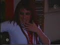 Roberta besa a diego y coge cd