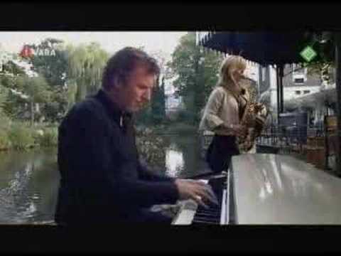 Everytime - Candy Dulfer and Thomas Bank playing 'Everytime' on Dutch TV program 'Wat Heet'. Recorded June 7th 2007 at Artis Zoo in Amsterdam. Check out her new album 'C...