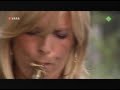 candy dulfer and thomas bank playing 'everytime' on dutch tv program 'wat heet'. recorded june 7th 2007 at artis zoo in amsterdam.

check out her new album 'candy store' at www.candydulfer.com

custom fender rhodes electric piano by www.ep-service.nl.