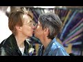 viele informationen �ber diesen au�ergew�hnlichen k�nstler findet ihr auf seiner homepage:
http://www.holger-biege.de

deine liebe und mein lied
---------------------------------------
komposition und text: holger biege

wenn der letzte ton verklingt.
wenn der letzte beifall sinkt.
wenn ich denk, es ist geschafft.
und ich stehl mich von der b�hne, so ganz matt.
ja, dann finden sich - deine liebe und mein lied.

halalalalalala, babe.
halalalalalala, babe.

nicht von deinem mund kam es.
meine hand schrieb dir nicht eine note vor.
trotzdem finden sich deine liebe und mein lied.

wenn mich hei�e sehnsucht treibt.
und mir doch nur hoffnung bleibt.
wenn ich seh, an manchen tagen,
wie gut und auch wie schwer es andre haben.
und mir dann scheint, ich tu noch viel zu wenig.
ja, dann finden sich - deine liebe und mein lied.

halalalalalala, babe.
halalalalalala, babe.

nicht von deinem mund kam es.
meine hand schrieb dir nicht eine note vor.
trotzdem finden sich - deine liebe und mein lied.

wenn mich hei�e sehnsucht treibt.
und mir doch nur hoffnung bleibt.
wenn ich seh', an manchen tagen,
wie gut und auch wie schwer es andre haben.
und mir dann scheint, ich tu noch viel zu wenig.
ja, dann finden sich - deine liebe und mein lied.

halalalalalala, babe.
halalalalalala, babe.
...