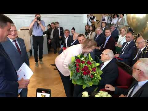 Leszno. Jubileusz w Ekonomiku. Świętowano 100. urodziny... :: reporter: Bartek KlupśLink do artykułu: https://elka.pl/content/view/124718/80/