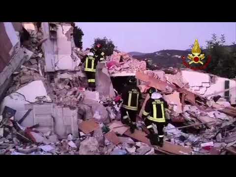 CROLLO PALAZZINA ISOLA D'ELBA - VIDEO VIGILI DEL FUOCO